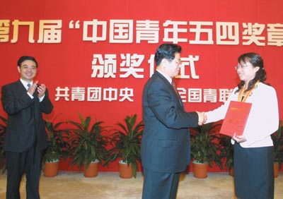 [中华儿女报道]邓亚军：破译生命密码的背后